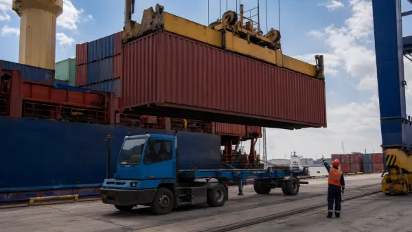 EXW, FOB или DDP: как три буквы в контракте меняют цену поставки на треть